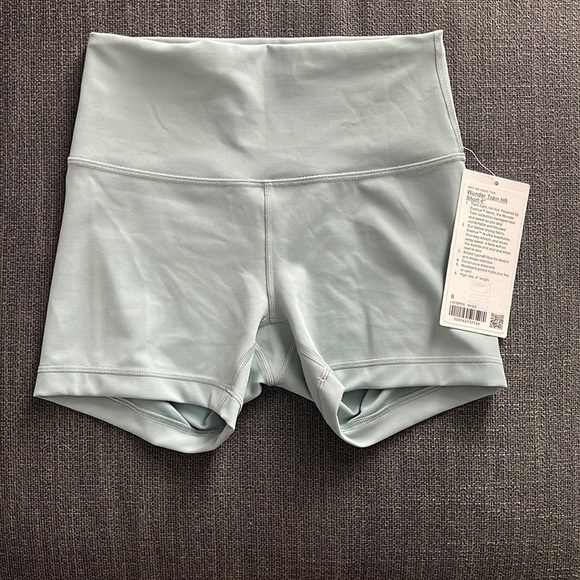 Lululemon NWT wunder under high rise shorts - Picture 1 of 2